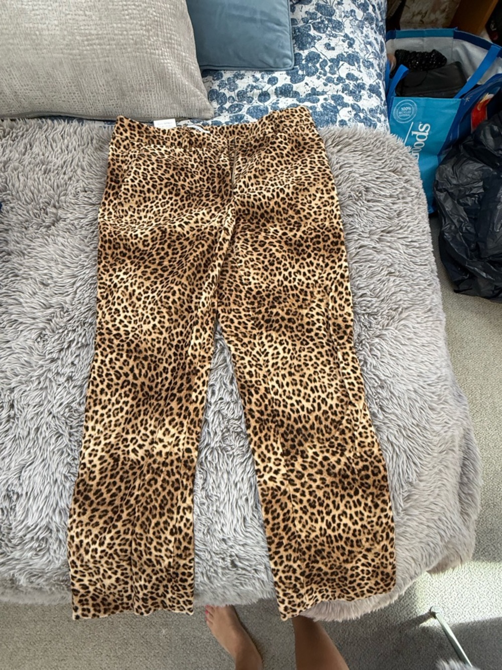Frame velvet leopard print ankle pants size 8